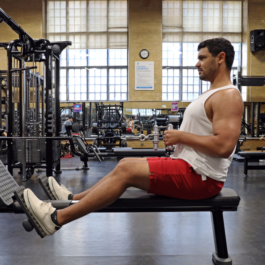 beginner workout routine in gym using rowing machine for beginners